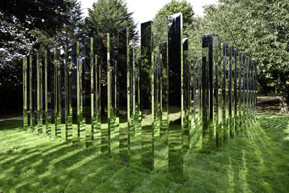 Jeppe Hein's 'Follow me' sculpture