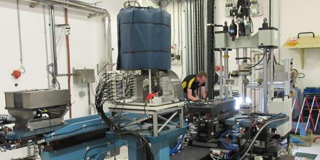 Studying ductile tearing of metals using X-ray and neutron scattering
