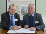 Paul Tuplin, Commercial Director for VINCI Construction UK, and Professor Eric Thomas, Vice-Chancellor of the University of Bristol, sign the contract for building work at Hiatt Baker