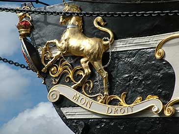 Image of the bow decorations on the SS Great Britain