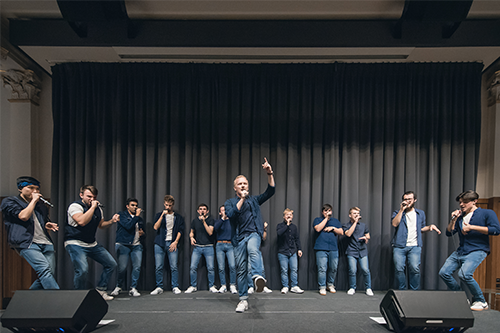 12-piece student a cappella group Academy - article