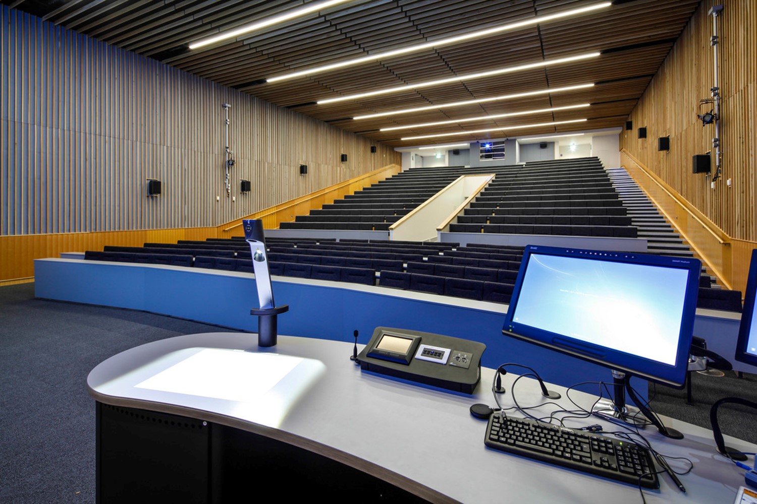 Replay equipped lecture theatre