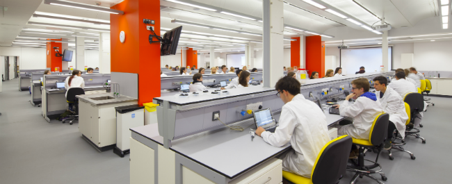 The Life Sciences Building teaching lab with students in it during a lab session