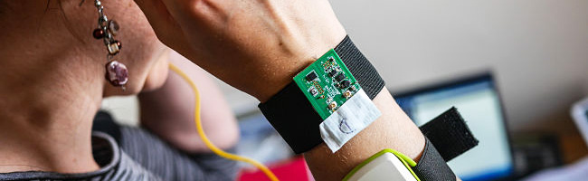 Wristwatch monitoring health digitally