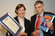 Libby Sheridan of Hill's Pet Nutrition (left) presents the Amoroso Award to Professor Geoff Pearson