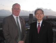 Chonnam National University’s President Professor Yoon Soo Kim and Professor Eric Thomas, Vice-Chancellor of the University of Bristol