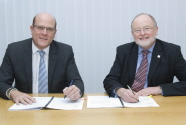 Andrew Ridley-Barker, Managing Director of VINCI Construction UK, and Professor David Clarke, Deputy Vice-Chancellor of the University of Bristol
