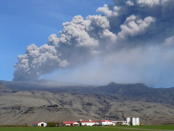 Image of the 2010 eruption of Eyjafjallajokull