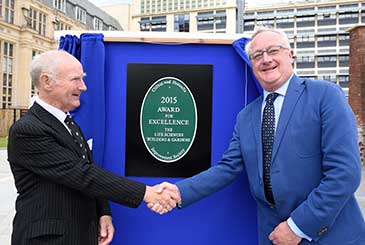 Brian Worthington and Professor Sir Eric Thomas at the unveiling of the plaque