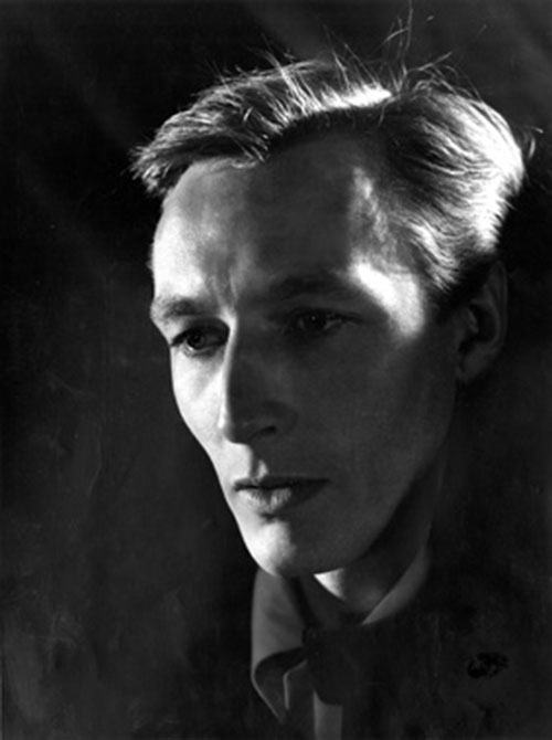 Image of John Neville as Hamlet, London Old Vic, 1957