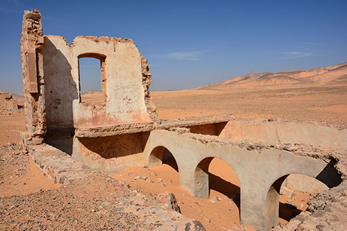 Image of the ruins of an abandoned Hejaz Railway station at Wadi Rutm