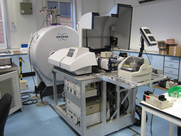 Apex IV (FT-ICR-MS) Mass Spectrometry machine